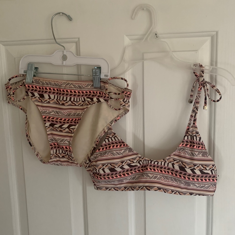 Xhilaration Women’s Patterned Bikini Set